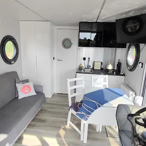 houseboat-water-lady-apartament-plywajacy-dom-na-wodzie-lodz.hotelswroclaw.com/